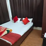 Hotel Paradise Varanasi Perfect Location - Parking Facilities