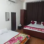 Hotel Paradise Varanasi Perfect Location - Parking Facilities