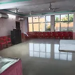Hotel Paradise Varanasi Perfect Location - Parking Facilities