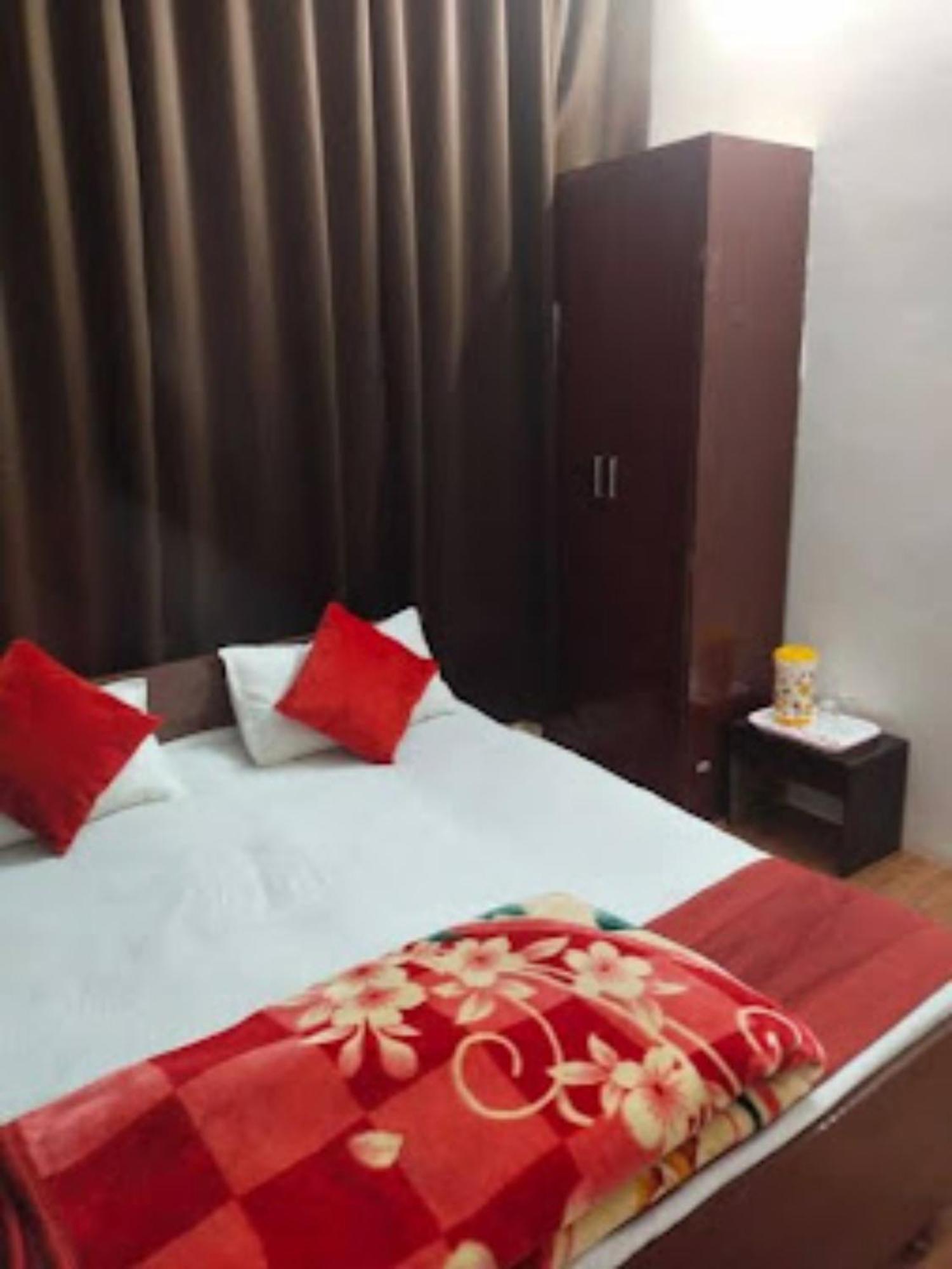 Paradise Perfect Location - Parking Facilities